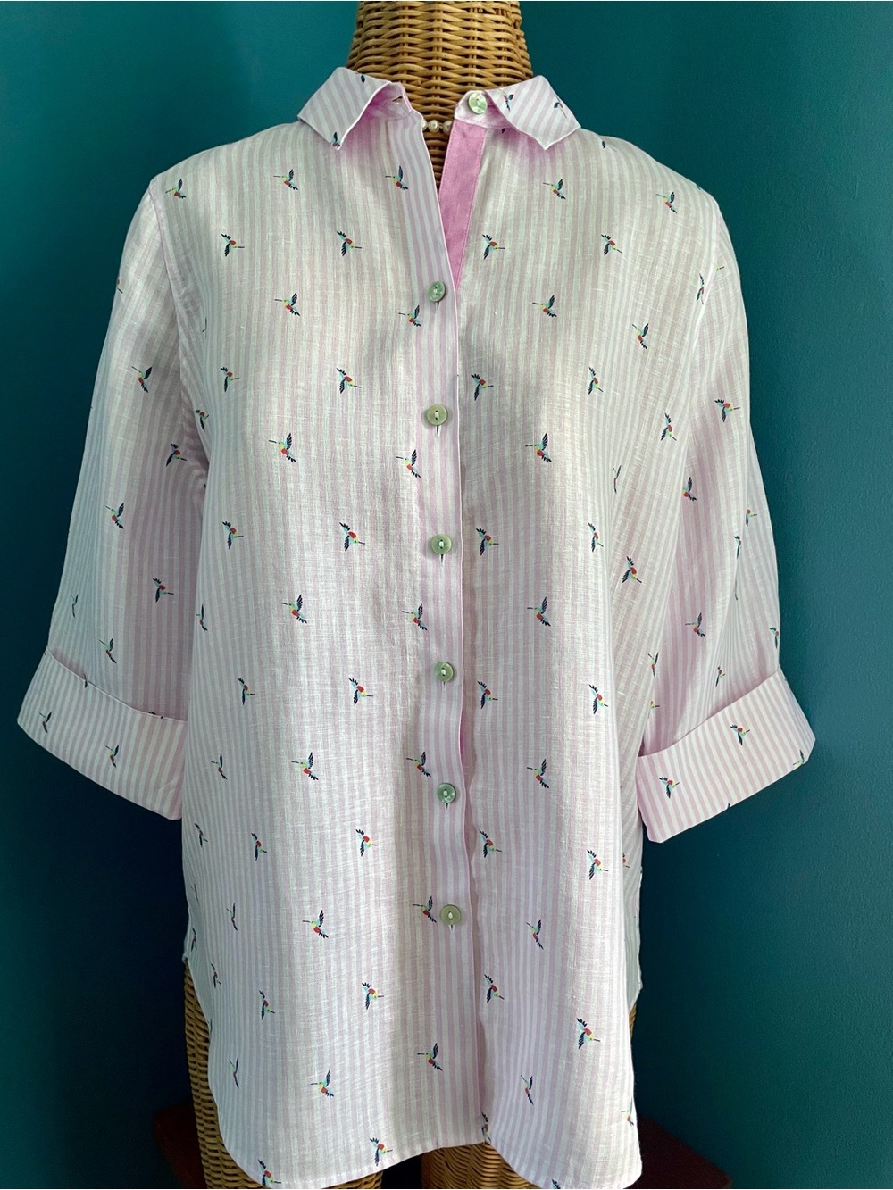 Chico’s No-Iron Linen Shirt Pink Stripe Hummingbird Blouse Chico’s size 0 (US 4)